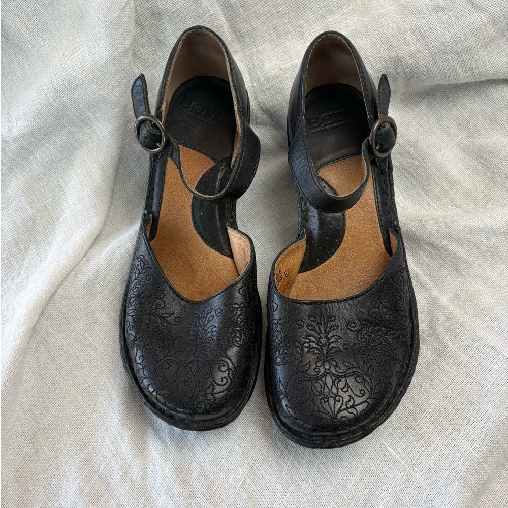 Børn Embossed Mary Jane style higher heel w/ platform W 6 Genuine full leather